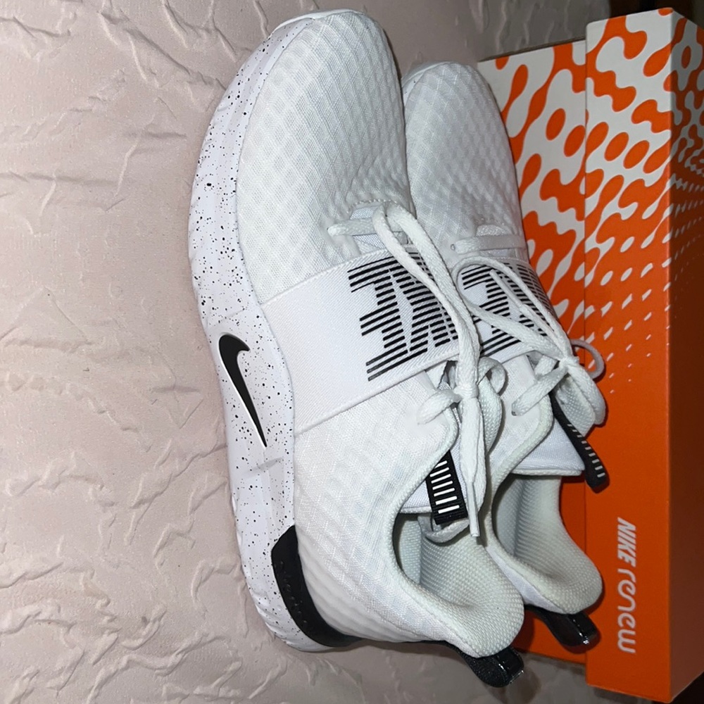 Brand new nike tennis sneakers